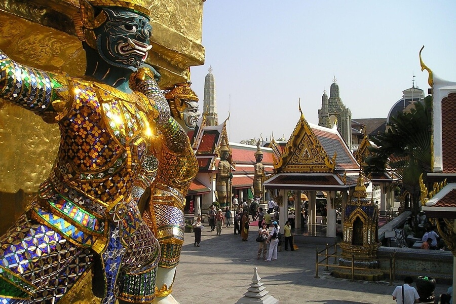 Bezoekers bij het Grand Palace in Bangkok