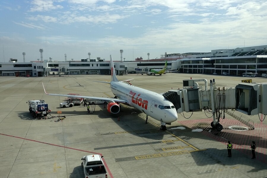 Vliegtuig van Thai Lion Air op de luchthaven in Bangkok