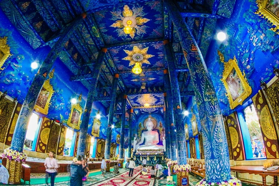 Binnenzijde van de Blue Temple in Chiang Rai