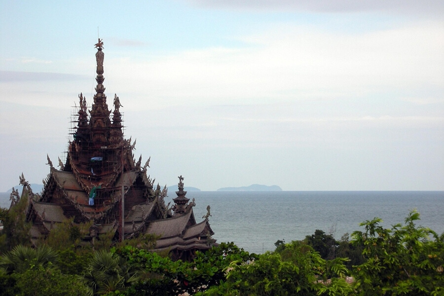 Sanctuary of Truth met uitzicht op zee in Pattaya