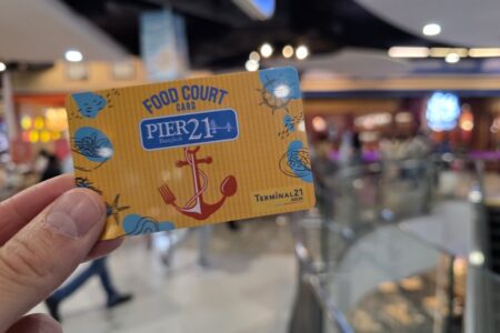 Eten in een foodcourt in Thailand